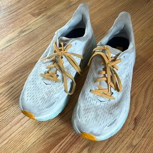 Hoka Clifton sneakers size 9 1/2